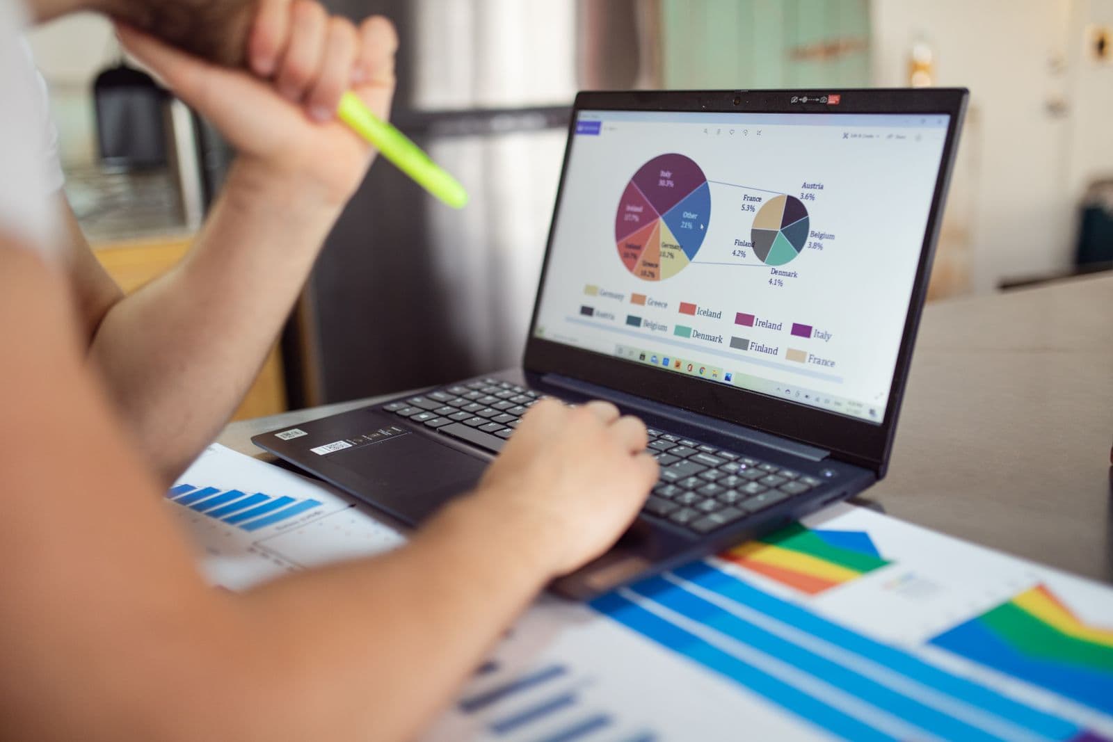 What Is a Good EBITCAC? SaaS Benchmarks by Stage