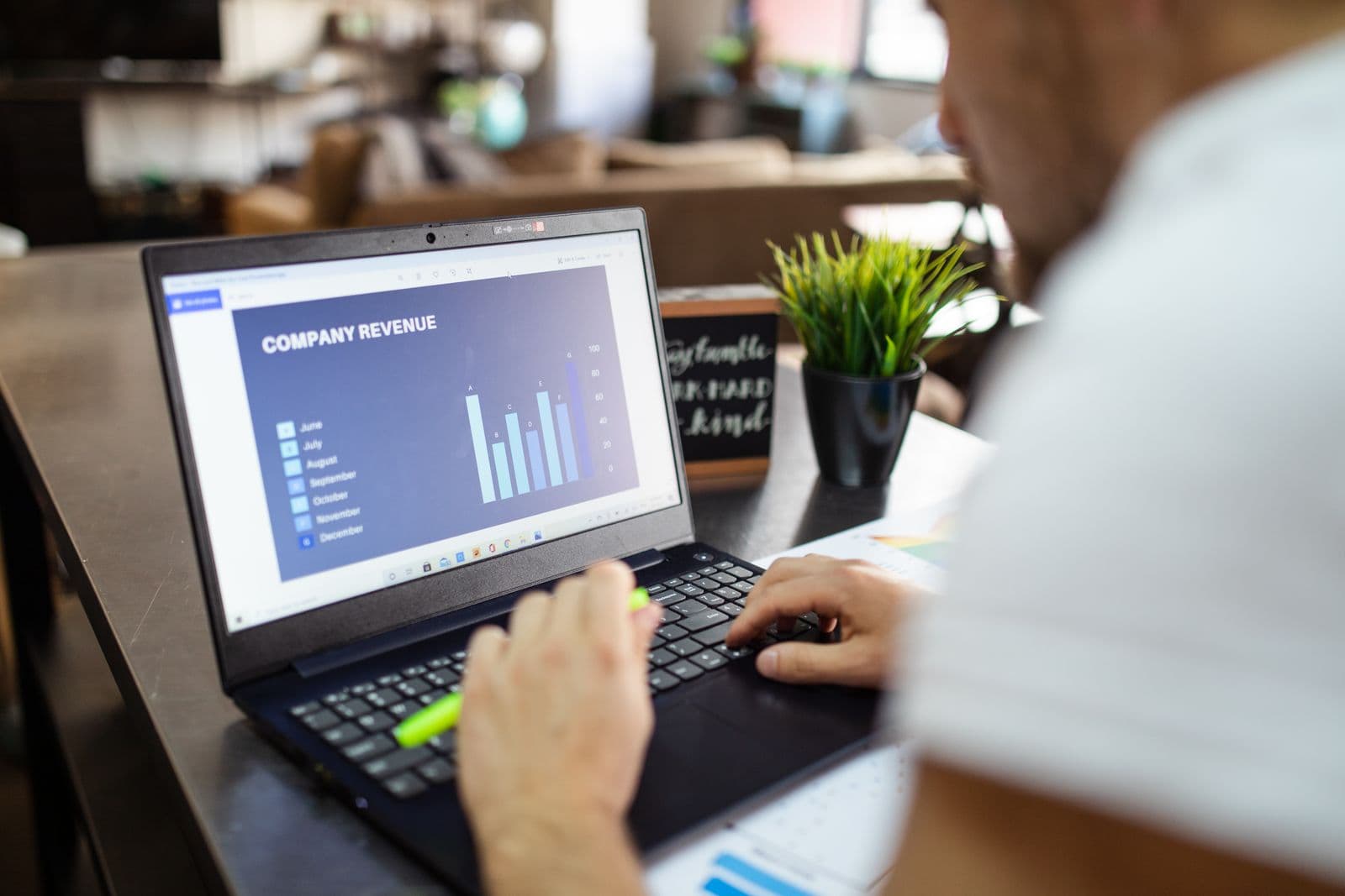 What Net Revenue Retention (NRR) Do Lenders Require for Non-Dilutive Debt?