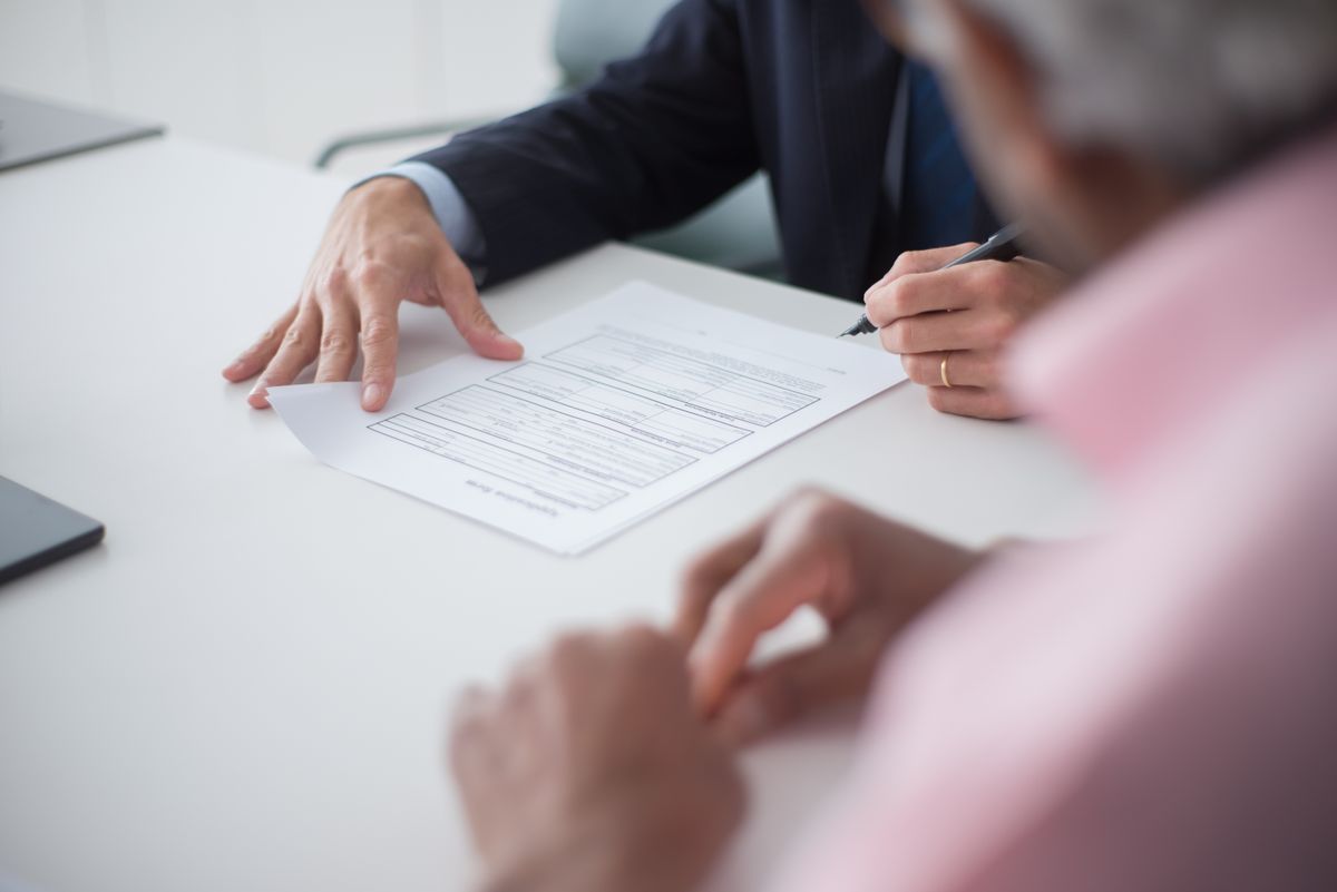 Founder and lender reviewing a venture debt facility for usage-based revenue