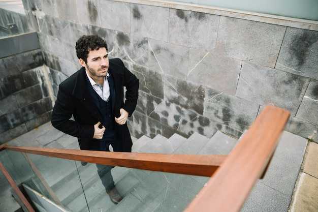 Plan staged fundraising and milestones to extend runway without sacrificing momentum